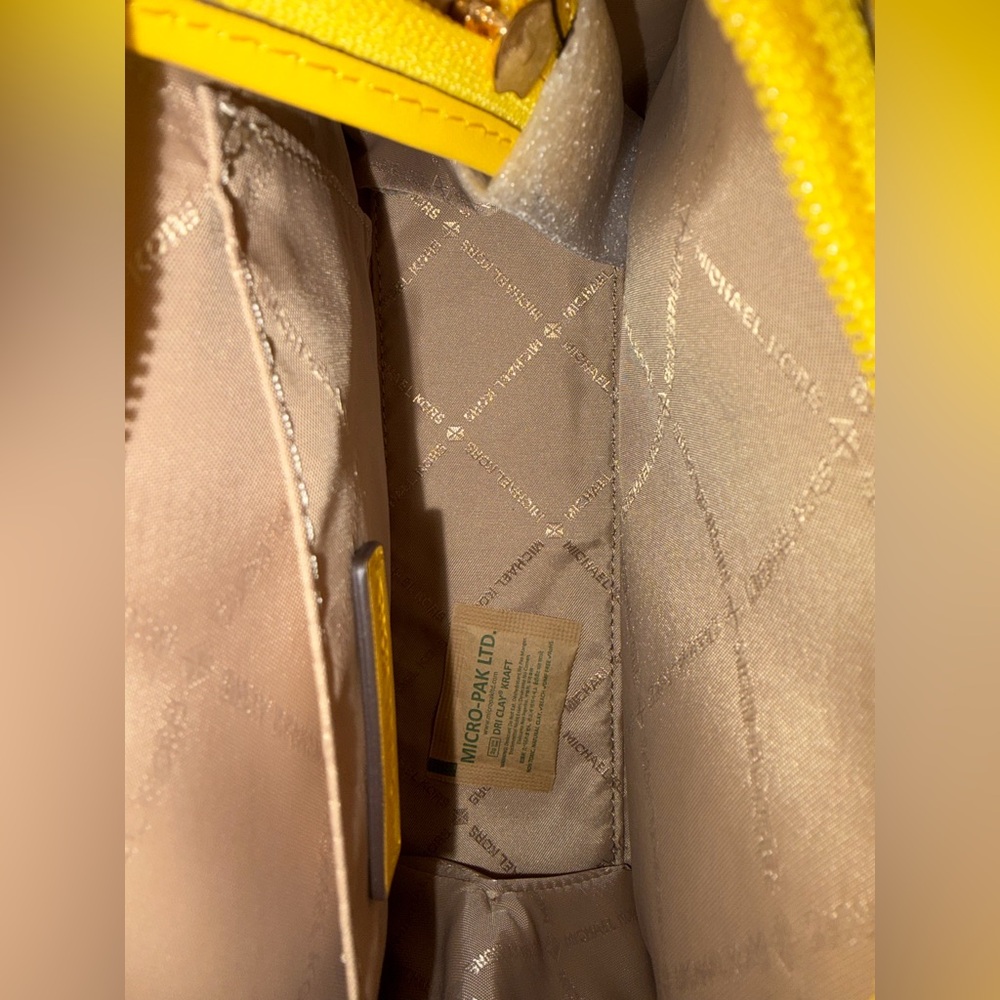 NWT Michael Kors Mirella Daisy Yellow Ombré Satchel with Detachable Strap - Picture 9 of 16